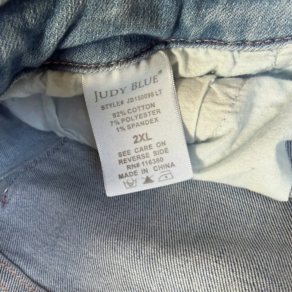 Judy Blue Light Wash Denim Short With Braided Waist Size 2XL